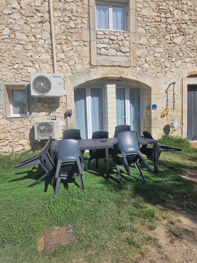 Gite Des Oliviers La Garde Adhemar Exterior photo